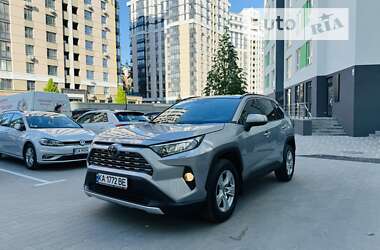 Внедорожник / Кроссовер Toyota RAV4 2020 в Софиевской Борщаговке