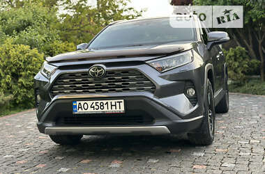 Внедорожник / Кроссовер Toyota RAV4 2020 в Виноградове