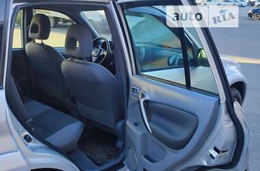 Позашляховик / Кросовер Toyota RAV4 2001 в 