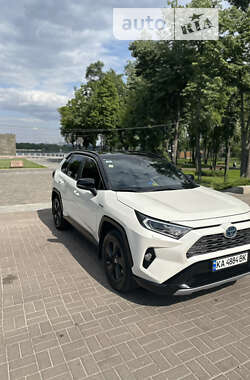 Внедорожник / Кроссовер Toyota RAV4 2020 в Киеве