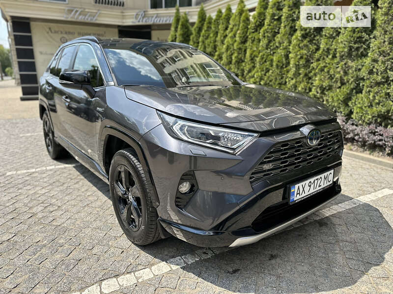 Внедорожник / Кроссовер Toyota RAV4 2019 в Харькове