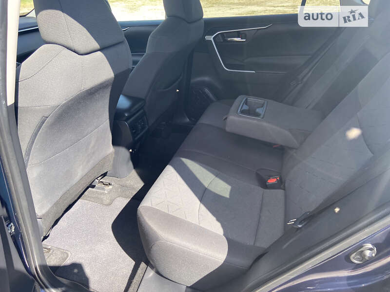 Внедорожник / Кроссовер Toyota RAV4 2021 в Тернополе
