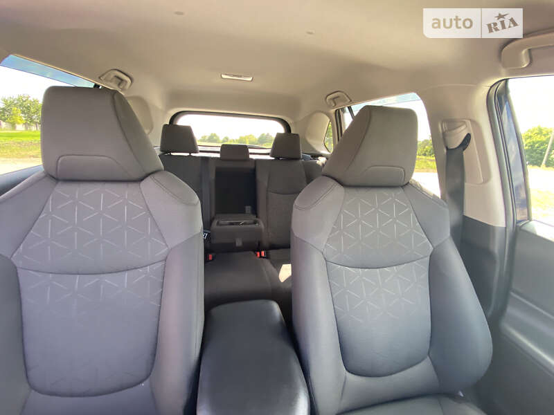 Внедорожник / Кроссовер Toyota RAV4 2021 в Тернополе
