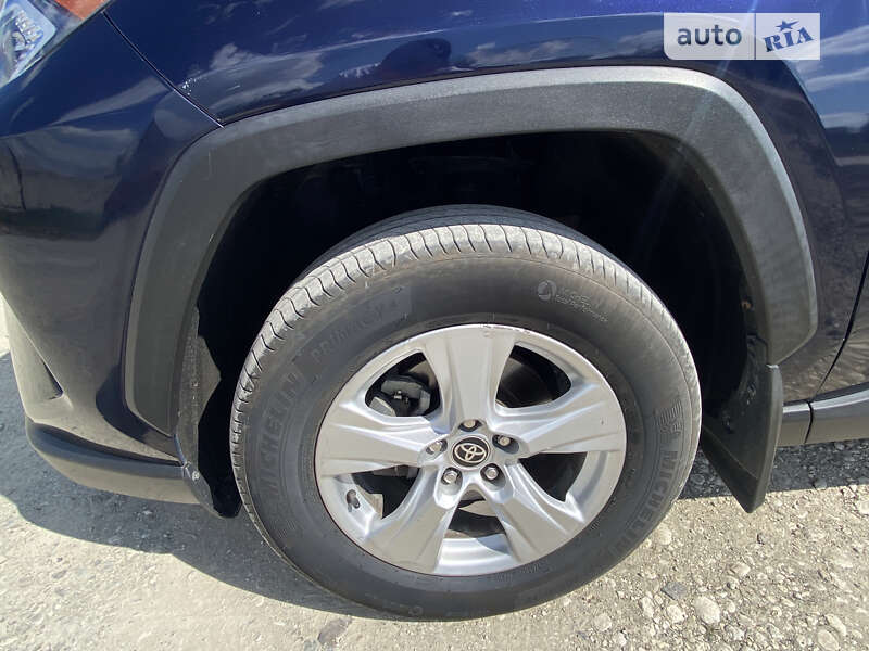 Внедорожник / Кроссовер Toyota RAV4 2021 в Тернополе