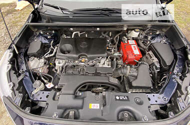 Внедорожник / Кроссовер Toyota RAV4 2021 в 