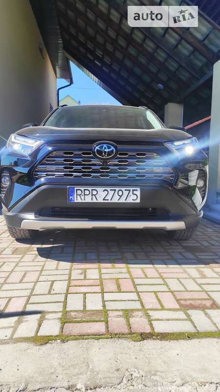 Позашляховик / Кросовер Toyota RAV4 2022 в Тернополі