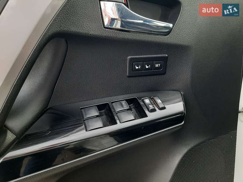 Внедорожник / Кроссовер Toyota RAV4 2016 в Дрогобыче
