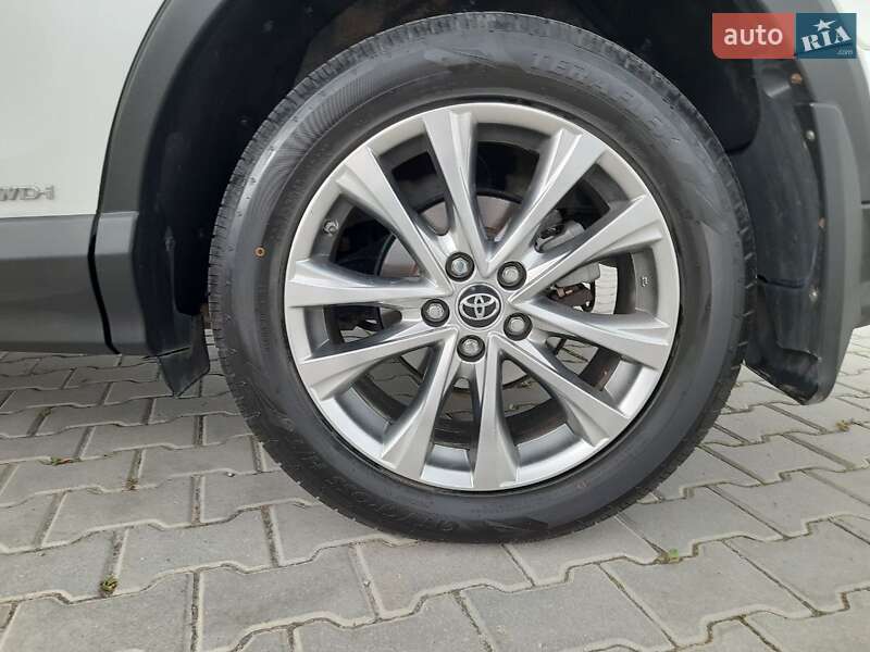 Внедорожник / Кроссовер Toyota RAV4 2016 в Дрогобыче