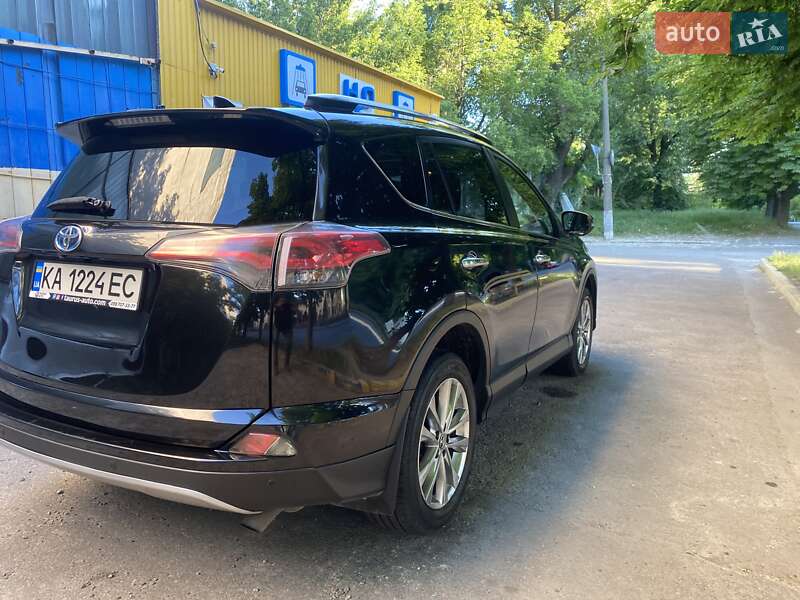 Позашляховик / Кросовер Toyota RAV4 2016 в Києві