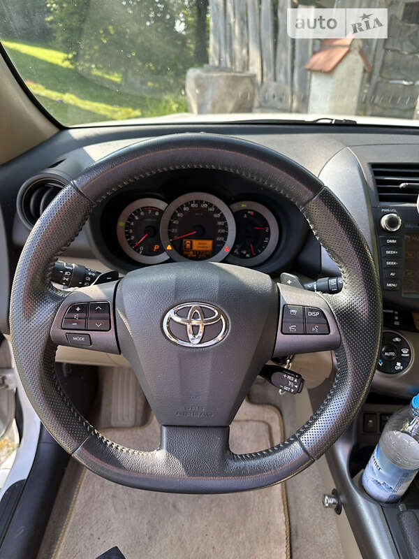 Внедорожник / Кроссовер Toyota RAV4 2011 в Львове