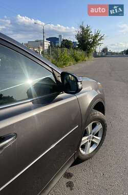 Внедорожник / Кроссовер Toyota RAV4 2014 в 