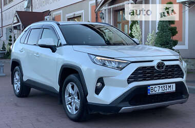 Внедорожник / Кроссовер Toyota RAV4 2021 в Стрые