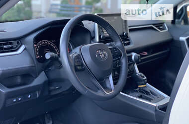 Внедорожник / Кроссовер Toyota RAV4 2021 в Стрые