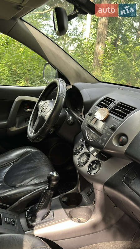 Внедорожник / Кроссовер Toyota RAV4 2006 в Каменец-Подольском