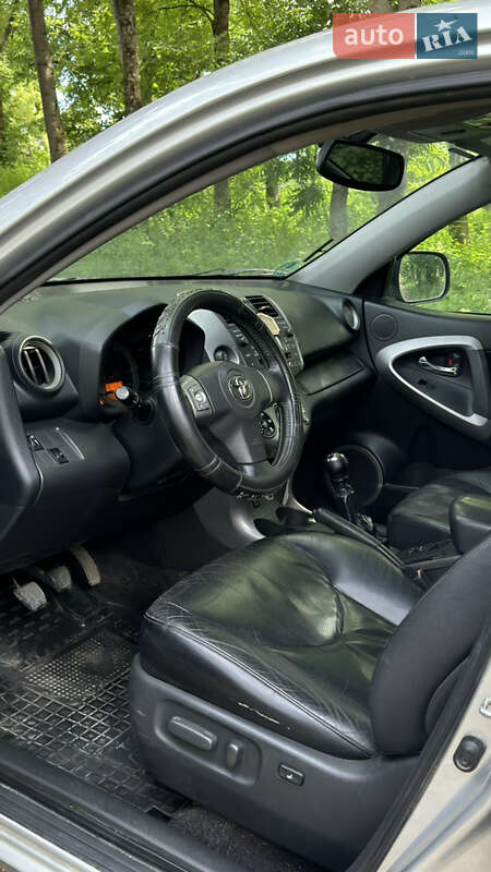 Внедорожник / Кроссовер Toyota RAV4 2006 в Каменец-Подольском