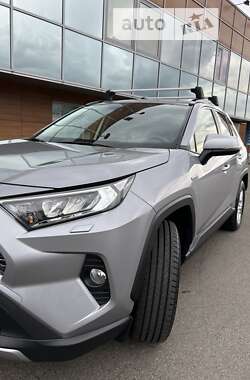 Внедорожник / Кроссовер Toyota RAV4 2020 в Киеве