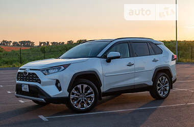 Внедорожник / Кроссовер Toyota RAV4 2019 в Ровно