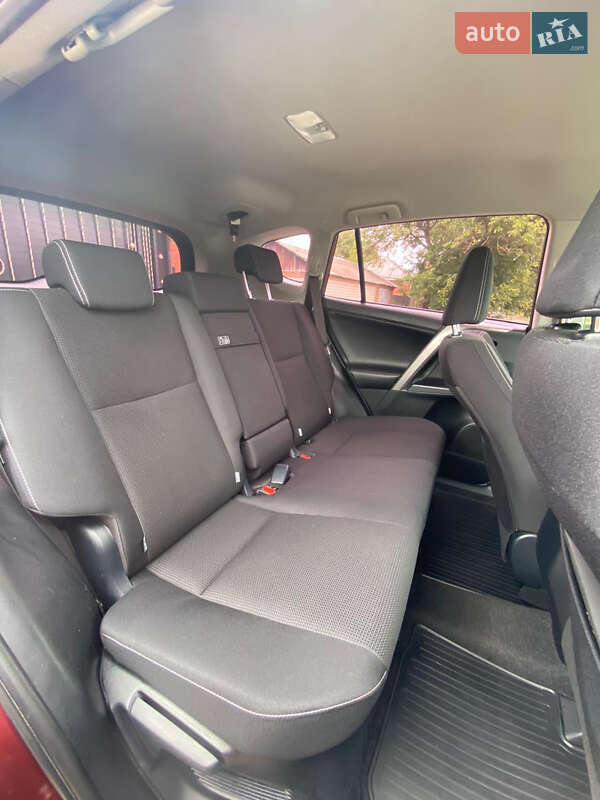 Позашляховик / Кросовер Toyota RAV4 2017 в Лозовій