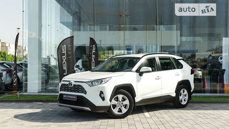 Позашляховик / Кросовер Toyota RAV4 2021 в Львові