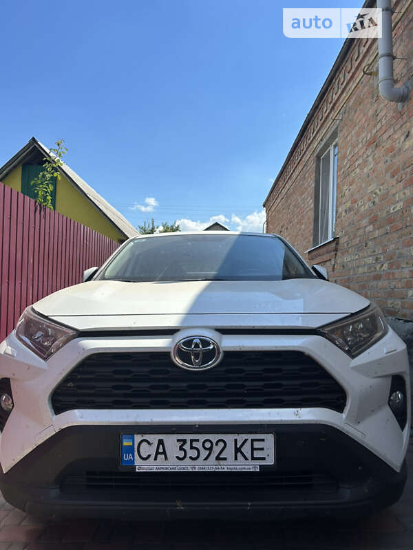 Позашляховик / Кросовер Toyota RAV4 2021 в Шполі