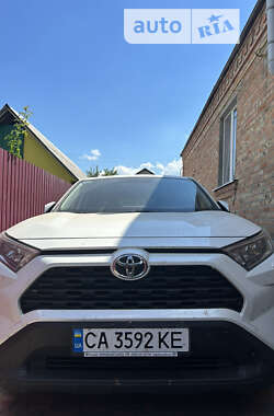 Позашляховик / Кросовер Toyota RAV4 2021 в Шполі