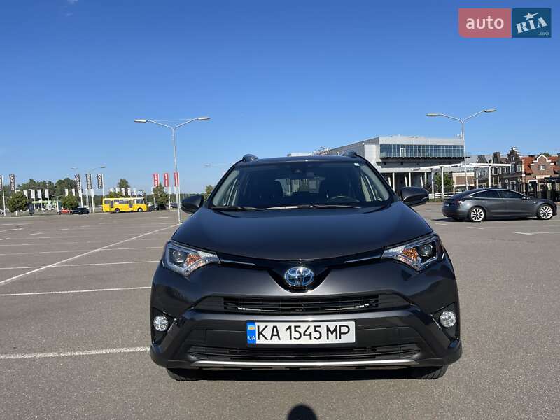 Внедорожник / Кроссовер Toyota RAV4 2018 в Киеве