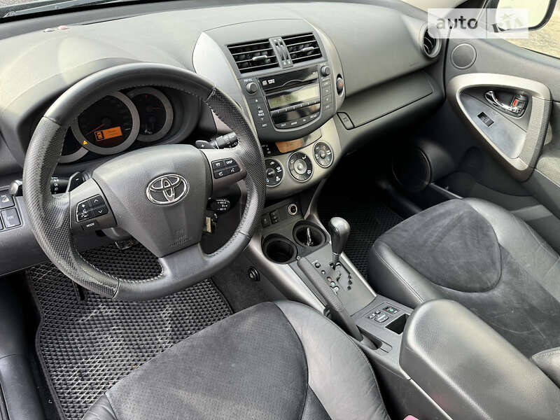 Внедорожник / Кроссовер Toyota RAV4 2011 в Виннице