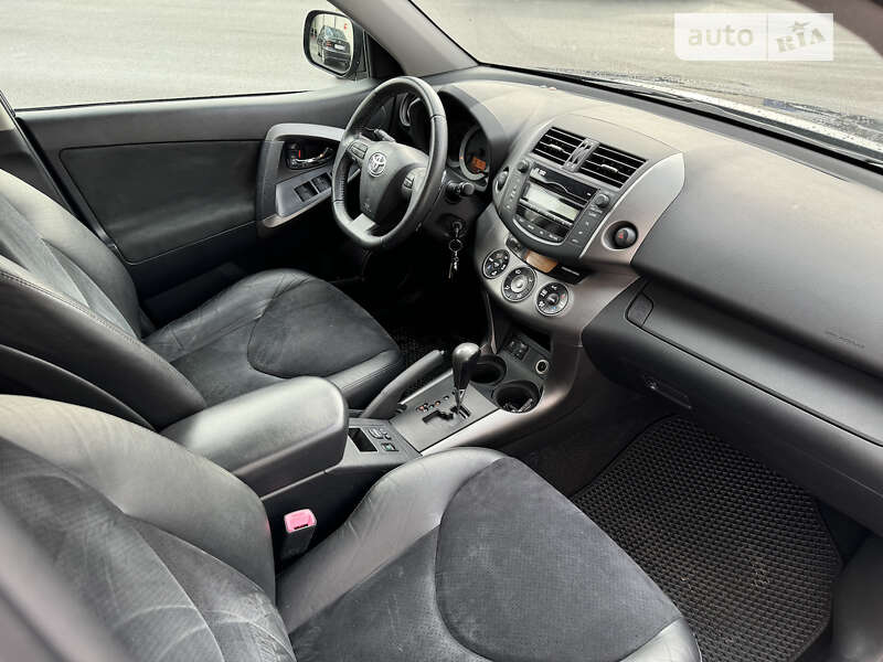 Внедорожник / Кроссовер Toyota RAV4 2011 в Виннице