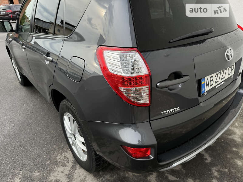 Внедорожник / Кроссовер Toyota RAV4 2011 в Виннице