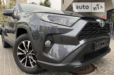 Внедорожник / Кроссовер Toyota RAV4 2020 в Киеве