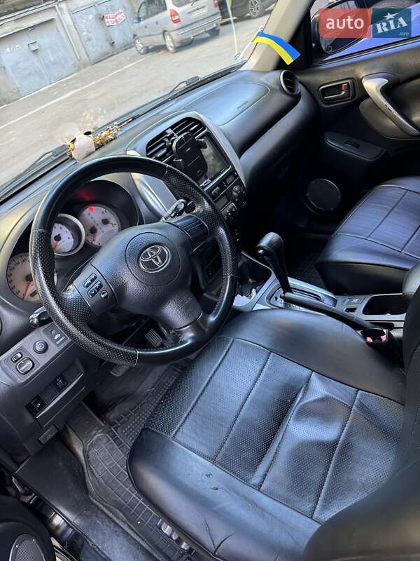 Позашляховик / Кросовер Toyota RAV4 2004 в Одесі