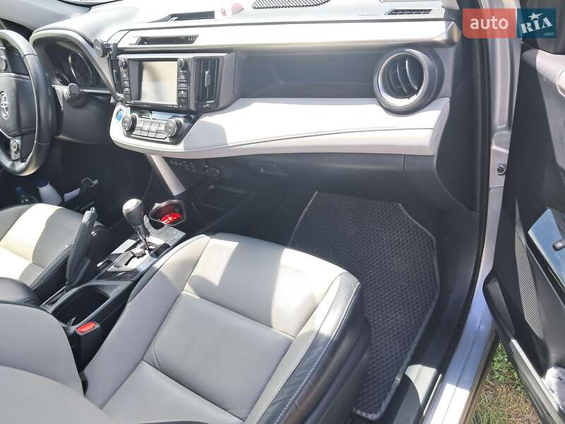 Позашляховик / Кросовер Toyota RAV4 2017 в Житомирі фото 8 Позашляховик / Кросовер Toyota RAV4 2017 в Житомирі