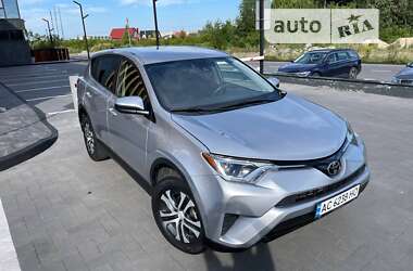 Внедорожник / Кроссовер Toyota RAV4 2017 в Луцке