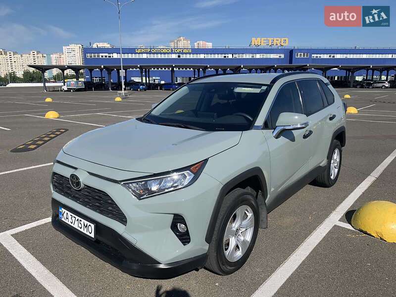 Позашляховик / Кросовер Toyota RAV4 2021 в Києві