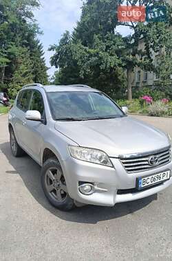 Внедорожник / Кроссовер Toyota RAV4 2013 в 