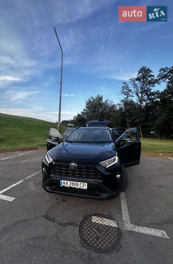 Внедорожник / Кроссовер Toyota RAV4 2021 в 
