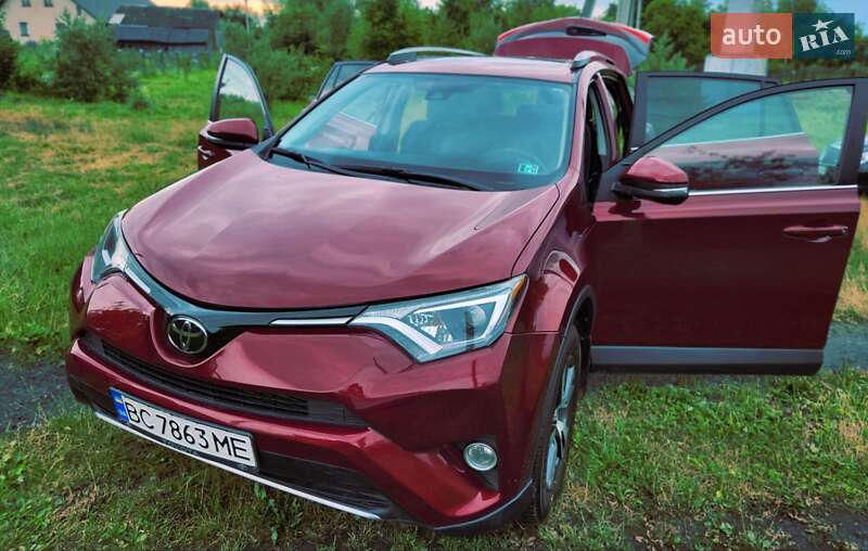 Внедорожник / Кроссовер Toyota RAV4 2017 в Шептицькому
