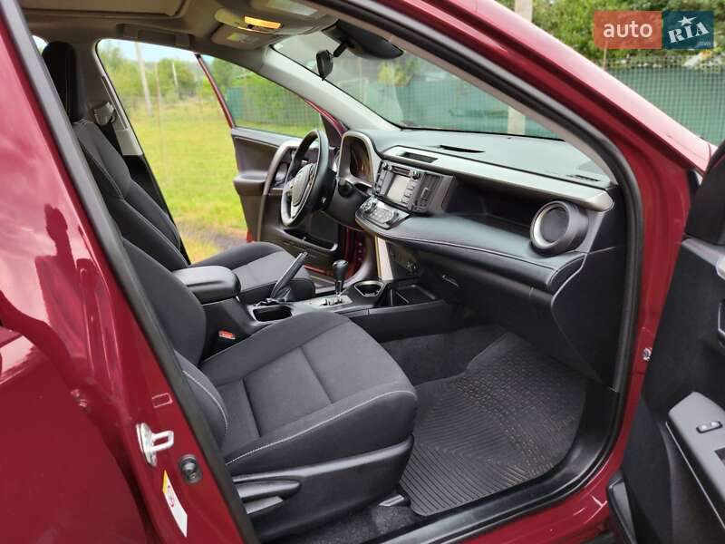Внедорожник / Кроссовер Toyota RAV4 2017 в Шептицькому