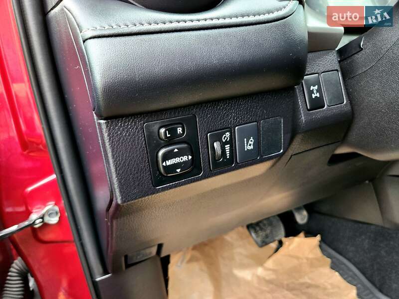 Внедорожник / Кроссовер Toyota RAV4 2017 в Шептицькому