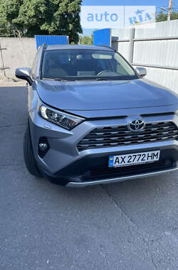 Внедорожник / Кроссовер Toyota RAV4 2019 в Харькове