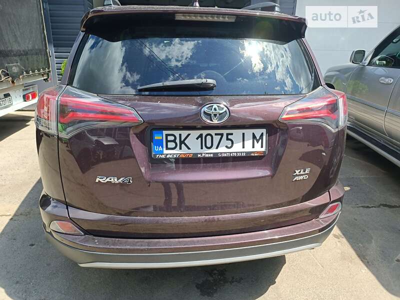 Позашляховик / Кросовер Toyota RAV4 2018 в Рівному