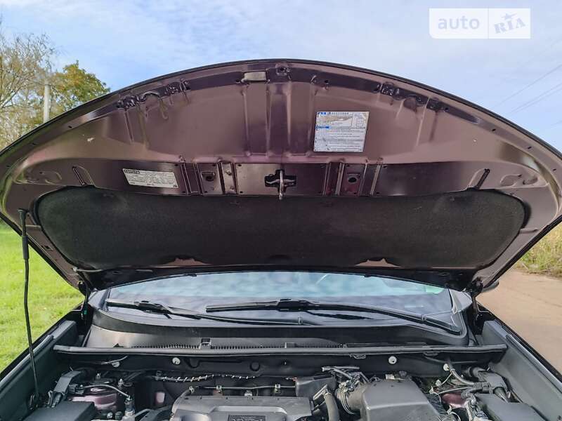 Позашляховик / Кросовер Toyota RAV4 2018 в Рівному