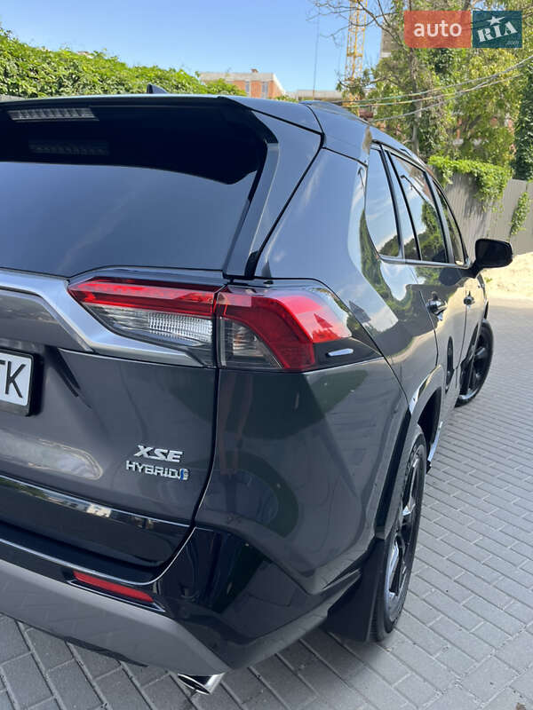 Внедорожник / Кроссовер Toyota RAV4 2021 в Львове