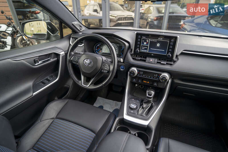 Позашляховик / Кросовер Toyota RAV4 2021 в Києві