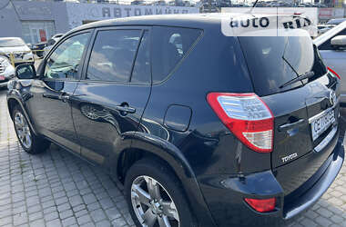 Позашляховик / Кросовер Toyota RAV4 2010 в Чернівцях