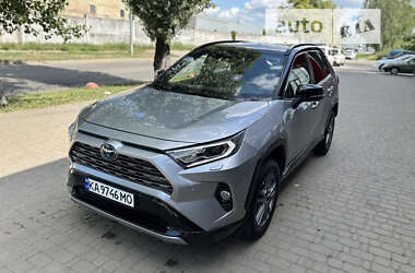 Внедорожник / Кроссовер Toyota RAV4 2020 в Киеве