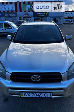 Внедорожник / Кроссовер Toyota RAV4 2006 в Купянске