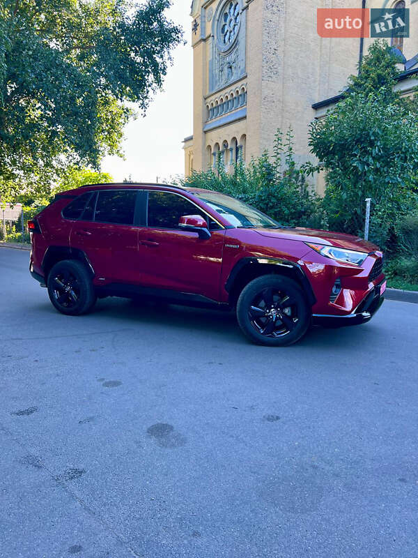 Позашляховик / Кросовер Toyota RAV4 2021 в Фастові