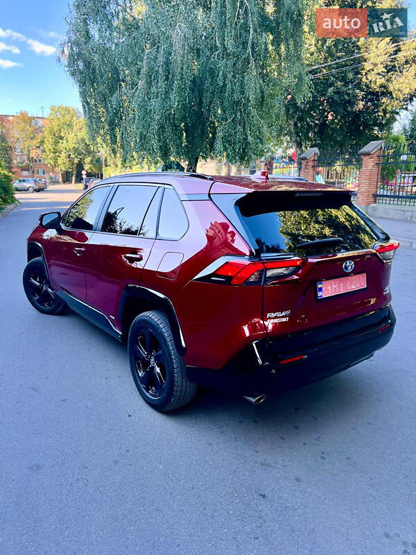 Позашляховик / Кросовер Toyota RAV4 2021 в Фастові