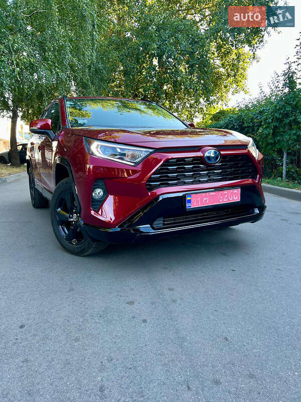 Позашляховик / Кросовер Toyota RAV4 2021 в Фастові